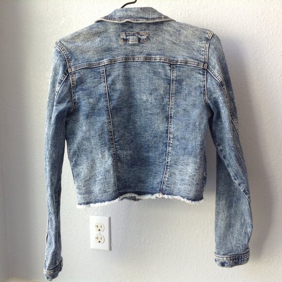 ⭐MAURICES CROPPED DENIM JACKET in Dark Wash, size S⭐ - Picture 2 of 8